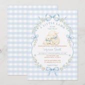 Blauw Gingham Little Lamb Baby Shower Uitnodiging (Voorkant / Achterkant)