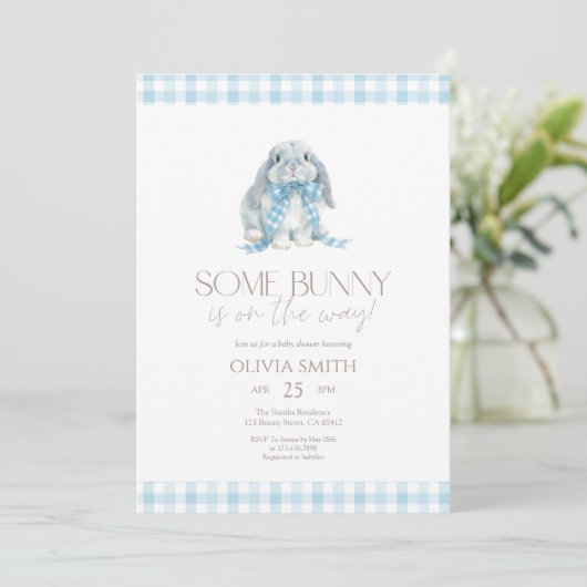 Blauw Gingham Some Bunny Baby Shower Kaart (Staand voorkant)