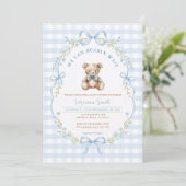 Blauw Gingham Strik Dier Baby Shower Uitnodiging (Staand voorkant)