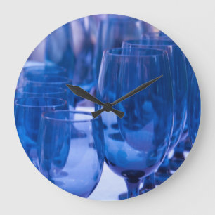 Blauw glaswerk grote klok