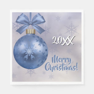 Blauw glazen kerstbal ornament op zijden lint serv servet