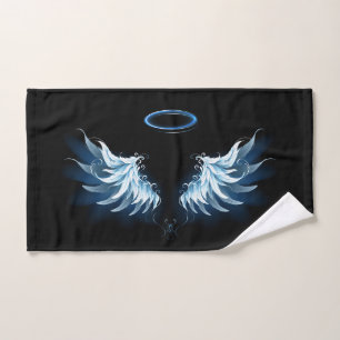 Blauw gloeiende engelenvleugels op een zwarte acht handdoek