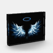 Blauw gloeiende engelenvleugels op zwarte achtergr fotoblokken (Links)