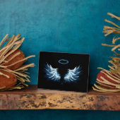 Blauw gloeiende engelenvleugels op zwarte achtergr fotoplaat (Zijkant)