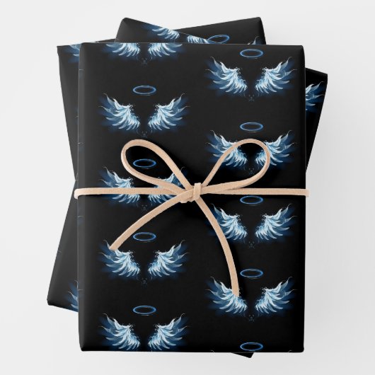 Blauw gloeiende engelenvleugels op zwarte achtergr inpakpapier vel (In situ)