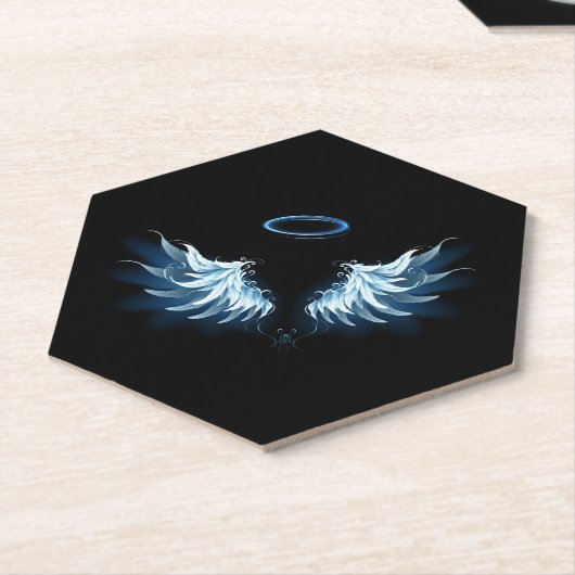 Blauw gloeiende engelenvleugels op zwarte achtergr kartonnen onderzetters (Schuin)