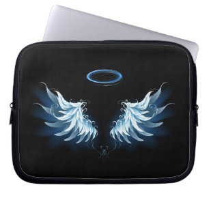 Blauw gloeiende engelenvleugels op zwarte achtergr laptop sleeve