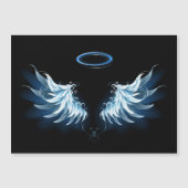 Blauw gloeiende engelenvleugels op zwarte achtergr magnetische uitnodiging (Voorkant)