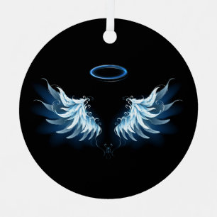Blauw gloeiende engelenvleugels op zwarte achtergr metalen ornament