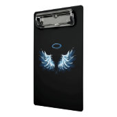 Blauw gloeiende engelenvleugels op zwarte achtergr mini klembord (Angled2)