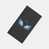 Blauw gloeiende engelenvleugels op zwarte achtergr servet (Hoek)
