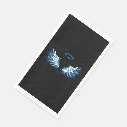 Blauw gloeiende engelenvleugels op zwarte achtergr servet (Hoek)
