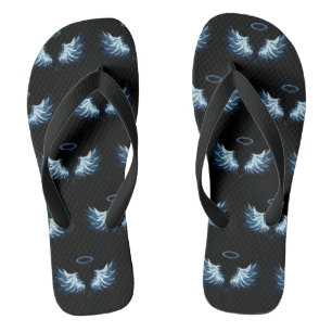 Blauw gloeiende engelenvleugels op zwarte achtergr teenslippers