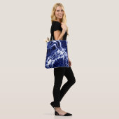 Blauw golvend patroon tote bag (Op model)