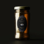 Blauw Goud Koningin Bee Honey Jar Label<br><div class="desc">Elegant blauw honingraatontwerp met gouden bijen en een zwarte veelhoek die alle informatie voor uw bijenstal bevat. Kies tussen verschillende items in dit collectie om uw huisstijl te voltooien.</div>