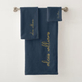 Blauw Goud Minimalistisch Script Signature Monogra Bad Handdoek (Insitu)