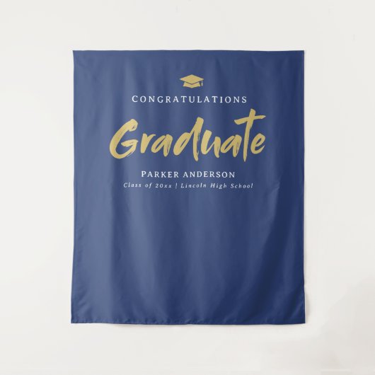 Blauw Goud Modern Brush Script Graduation Party Wandkleed (Voorkant)