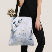 Blauw Goud Moderne Bloem Initialen Naam Monogram Tote Bag (Dichtbij)