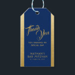 Blauw Gouden Bar Mitzvah Favor Dank u Cadeaulabel<br><div class="desc">Klassieke elegante blauwe en gouden Bar Mitzvah Dank u voor cadeaubonnen met eenvoudige gouden randen en gepersonaliseerde tekst door moderne en  lettertypen voor een unieke look. Coördinerende punten beschikbaar in de Sectie van de Bar Mitzvah van de Ontwerper van Zazzle van de Grafiek van het Papier.</div>