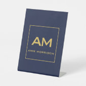 Blauw Gouden Kleuren Monogram Initiaal Letters Naa Reclamebord Met Voetstuk (Voorkant)