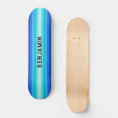 Blauw Gradient Gestreept Skateboard met Naam (Voorkant)