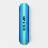Blauw Gradient Gestreept Skateboard met Naam (Voorkant)