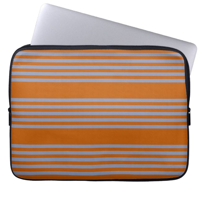 Blauw-grijs en verbrand oranje vijf stripe patrone laptop sleeve (Voorkant)