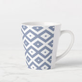 Blauw grijs en wit diamantpatroon latte mok (Rechts)