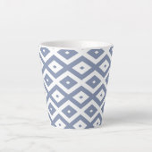 Blauw grijs en wit diamantpatroon latte mok (Voorkant)