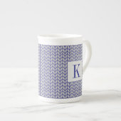 BLAUW GRIJS GEBREID Bone China Mok + Initiaal (Voorkant rechts)