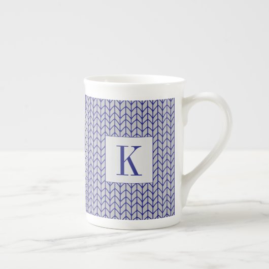 BLAUW GRIJS GEBREID Bone China Mok + Initiaal (Rechts)
