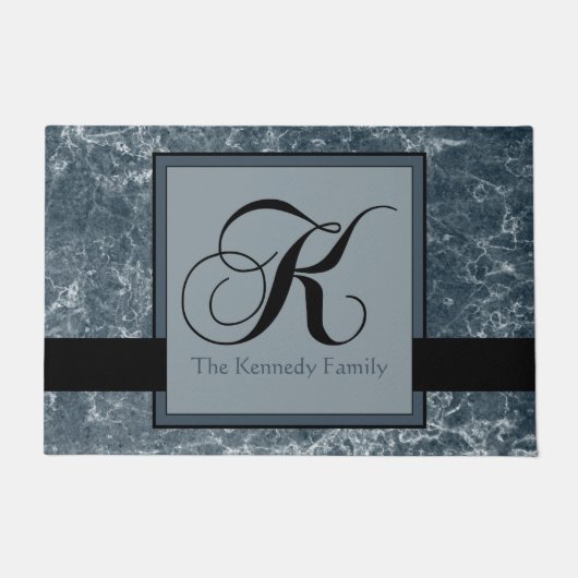 Blauw Grijs Marmeren Patroon Zwart Monogram K Naam Deurmat (Voorkant)