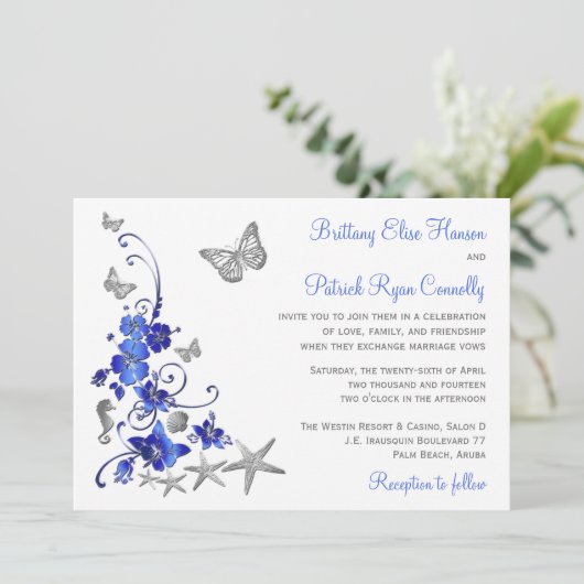 Blauw, Grijs, Wit Tropisch Strand Bruiloft Uitnodi Kaart (Staand voorkant)