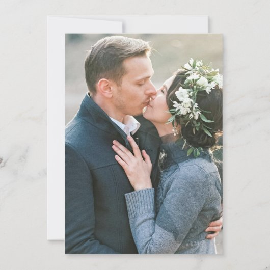 Blauw grijze winterbomen aan het meer foto bruilof save the date (Achterkant)