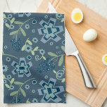 Blauw Groen Bloemen Patroon Leuke Chique Naam Theedoek<br><div class="desc">Blauwe chique bloemige stijlvolle keukenhanddoek. Deze unieke keukenhanddoeken zijn een perfect cadeau om een verjaardag, pensioen, jubileum, enz. te vieren. Voeg een coördinerende handdoek toe gevonden in mijn Zazzle-winkel. Een leuke manier om wat kleur aan je keuken toe te voegen. Combineer het met een fles wijn en het maakt een...</div>