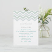 Blauw & Groen Chevron bruiloft uitnodiging (Staand voorkant)