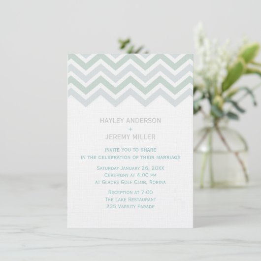 Blauw & Groen Chevron bruiloft uitnodiging (Staand voorkant)
