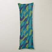 Blauw Groen en Teal Camo Abstract Lichaamskussen (Achterkant (Verticaal))