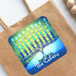 Blauw Groen Hanukkah Menorah Voeg Jouw naam Script Vierkante Sticker<br><div class="desc">Een close-up foto van een heldere, kleurrijke, blauwe artsy menorah foto helpt je de vakantie van Chanoeka in te luiden. Voel de warmte en vreugde van het vakantieseizoen wanneer u deze prachtige, kleurrijke Chanoeka-sticker gebruikt. Overeenkomende kaarten, stempels, canvas tassen, dienbladen en andere producten zijn beschikbaar in mijn "hanukkahworks" winkel collectie....</div>