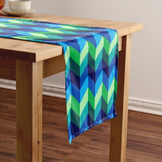 Blauw Groen Ombre Chevrons Medium Tafelloper (Voorbeeld)