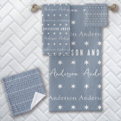 Blauw herhalend familiemonogram bad handdoek