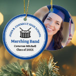 Blauw High School Marching Band Aangepaste Kerstmi Keramisch Ornament<br><div class="desc">Deze moderne aangepaste blauwe high school marching band Christmas ornament heeft de student en band naam onder de drums. Personaliseer voor symfonische,  blaasensemble,  of concertbandleden of hun regisseur voor een geweldig afstuderen aandenken cadeau.</div>