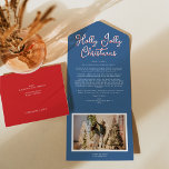 Blauw Holly Jolly Kerstmis Vier Foto Familie Nieuw All In One Uitnodiging<br><div class="desc">Dit Blue Holly Jolly Christmas Four Photo Family News All in One Invitation-ontwerp heeft eenvoudige, heldere en vrolijke achtergronden van blauw en rood met schone witte randen en klassieke typografie, verfraaid met een grillig script in snoeprietstijl voor titels en kopteksten. Maak er een vrolijk en vrolijk kerstfeest van met dit...</div>