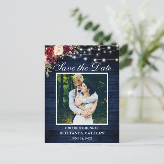 Blauw Hout Lichten Bourgogne Bloemen Save the Date Briefkaart (Staand voorkant)