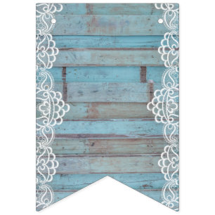Blauw houten paneel met witte kant vlaggetjes