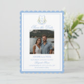 Blauw Hydrangea Wapen Monogram Trouw Uitnodiging (Staand voorkant)