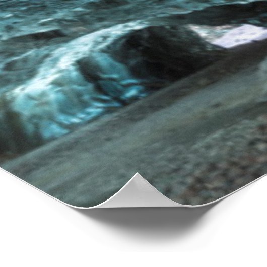 Blauw ijs in een ijskolf, IJsland Poster (Hoek)