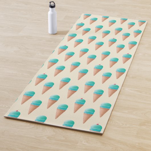Blauw IJskonenpatroon, lichtgeel Yogamat (In situ)