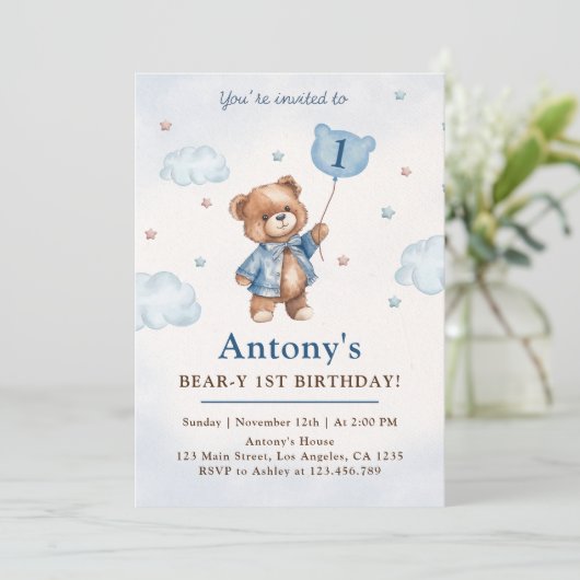 Blauw jongetje teddybeer ballonnen eerste verjaard kaart (Staand voorkant)