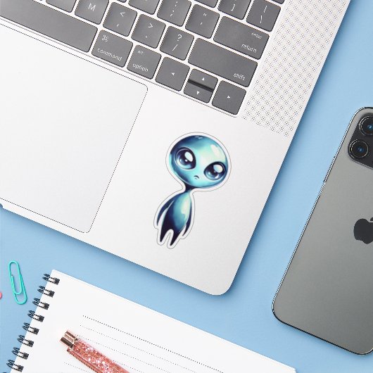 Blauw Kawaii Alien  Sticker (Laptop met iPhone)
